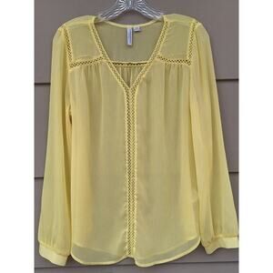 Katherine Barclay Montreal Semi Sheer Crochet Yellow V neck Blouse Size M Easter